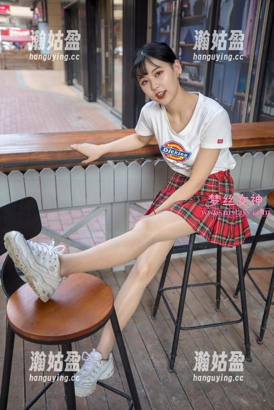 梦丝女神 - 在乔儿的写真世界里，美腿竟可以有无限可能！