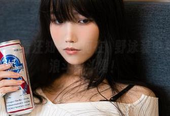 超级精选！看汪知子如何在㭴野泳装中与调皮海浪斗智斗勇！