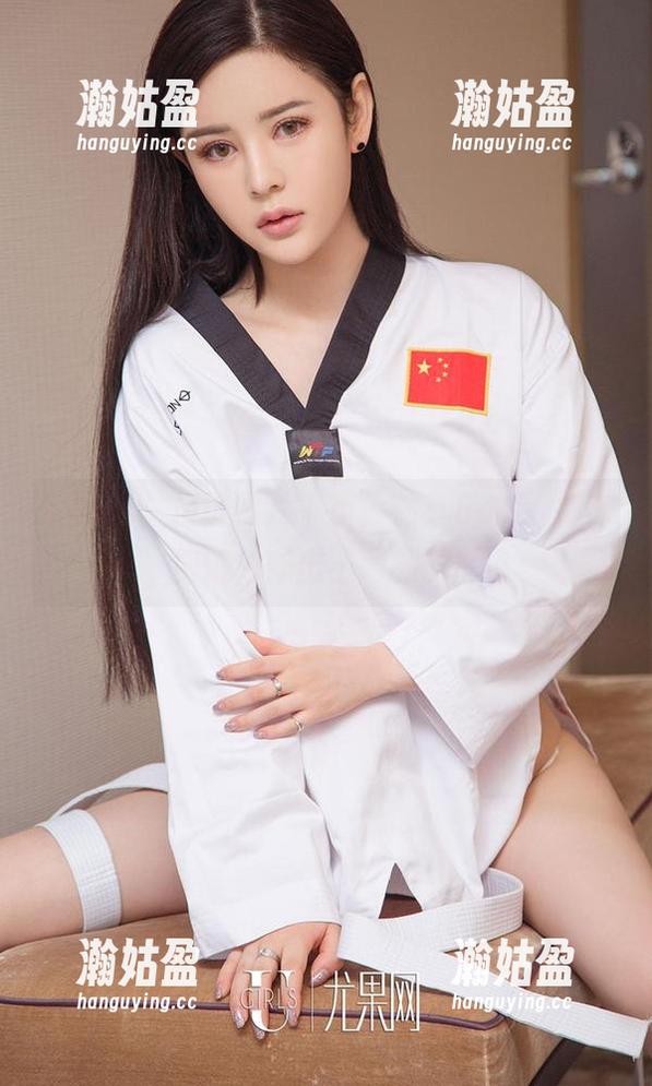 爱尤物 - 精选照片｜看徐莉芝Booty如何把短裙穿出不同的韵味