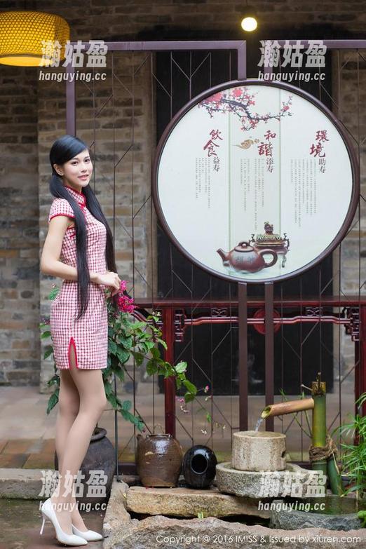 爱蜜社 - 小九月的美腿，写真作品集中的细腻光影让人一秒沉醉