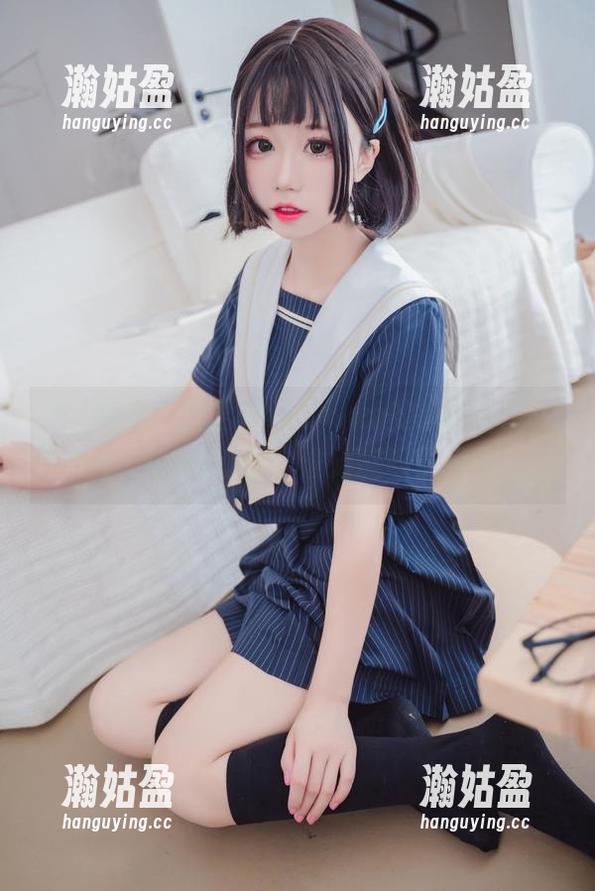 夏日海边，猫君君MaoJun的幽默分享：她和海鸥的比拼，谁更能吸引目光？