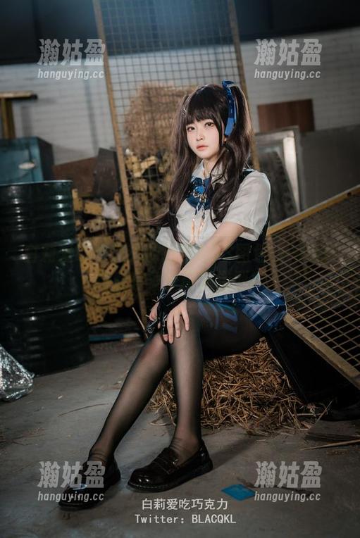 白莉爱吃巧克力 白莉爱吃巧克力的日常COS图包——这货到底有多少奇葩造型?