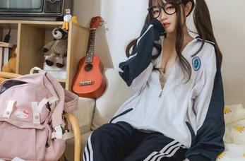 看！神沢永莉在泳池中的惊鸿一瞥，原图是不是很美？