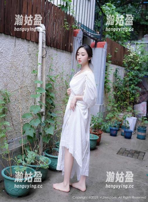秀人网 - Egg-尤妮丝Egg私拍图集：美腿+俏皮，绝对让你的心情升温！
