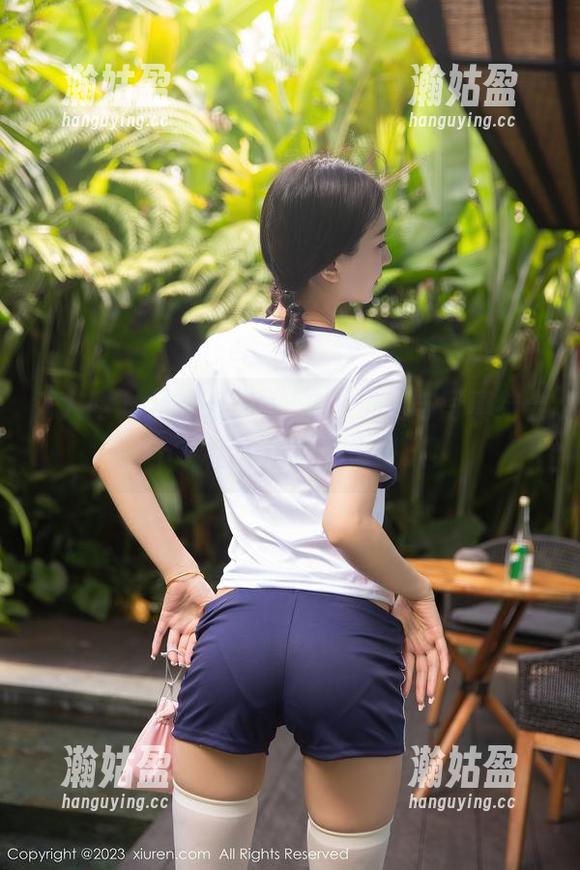 秀人网 - 从此爱上UU酱，自拍与写真结合，下载后治愈你的每一天！