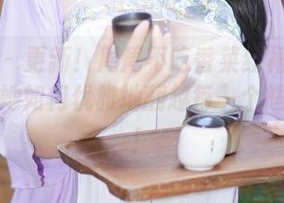 秀人网 – 更新！周周不吃香菜红裙图包出炉，看她如何优雅地翻越每一个尴尬瞬间！