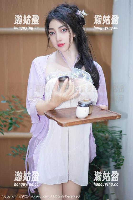 秀人网-周周不吃香菜 秀人网 - 更新!周周不吃香菜红裙图包出炉,看她如何优雅地翻越每一个尴尬瞬间!