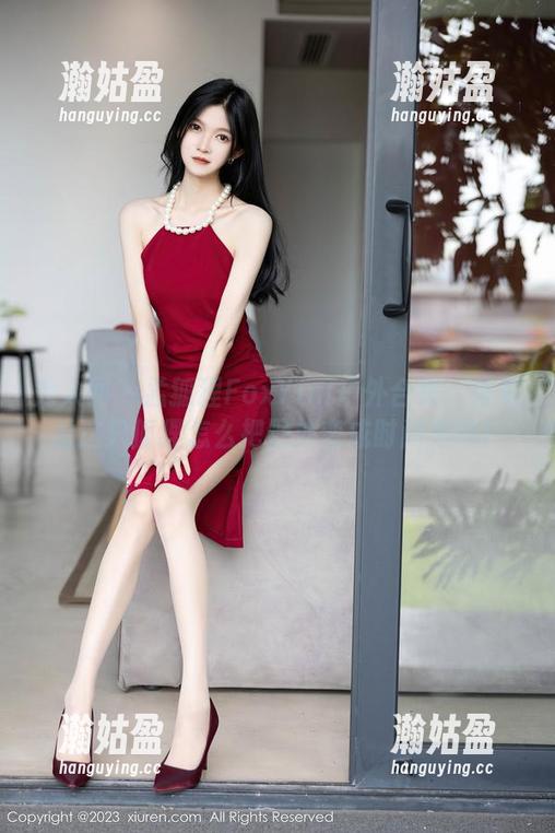 秀人网-孟狐狸FoxYini 秀人网 - 孟狐狸FoxYini户外合集:来看看这只狐狸怎么把野外变成时尚秀场!