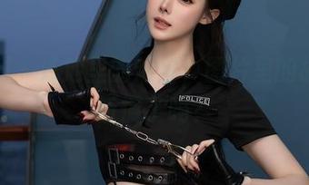 秀人网 – 泳池里的灿宝，图片里的故事你听懂了吗？