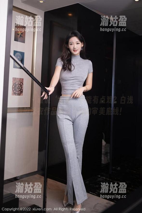 秀人网 - 谁说‘全套’不能有点戏？白浅浅的泳衣作品挑战了我的审美底线！