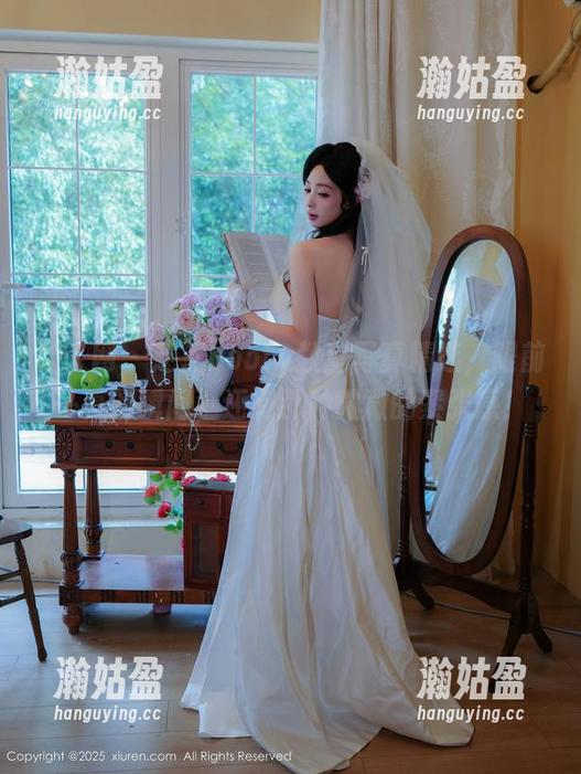 秀人网 - 芝芝booty教室写真精选，眼前一亮的瞬间，还有那种微微的紧张感！