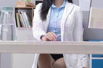秀人网 – 不想上班的理由：鹿小茜的泳池写真免费放送