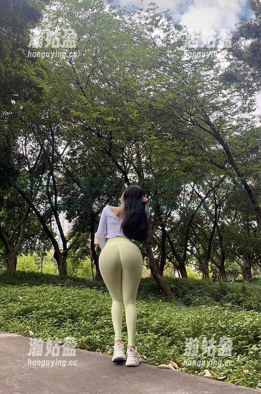 微密圈 - 下载艾拉·isla的温顺写真，看看小绵羊是如何悄悄放飞自我的！