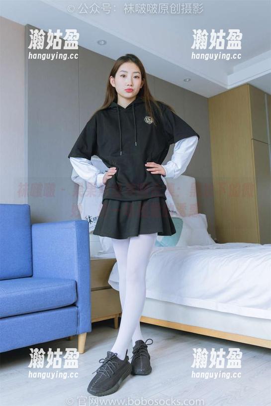 袜啵啵-果果 袜啵啵 - 果果黑丝美图合集:黑丝下的微妙,是一场视觉的诱惑