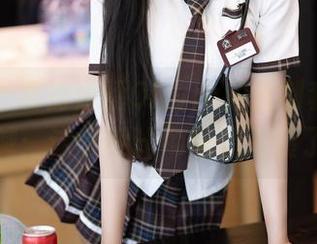 语画界 – 看到楚恬Olivia的定制套装，我只想大喊：这个设计师脑袋里装了什么？