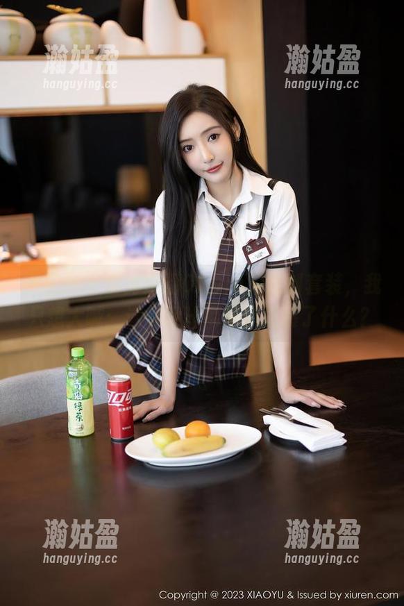 语画界 - 看到楚恬Olivia的定制套装，我只想大喊：这个设计师脑袋里装了什么？