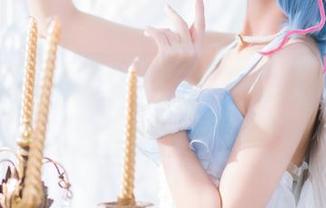 别眨眼，原图里的贝儿酱Miki红裙性感得不行！