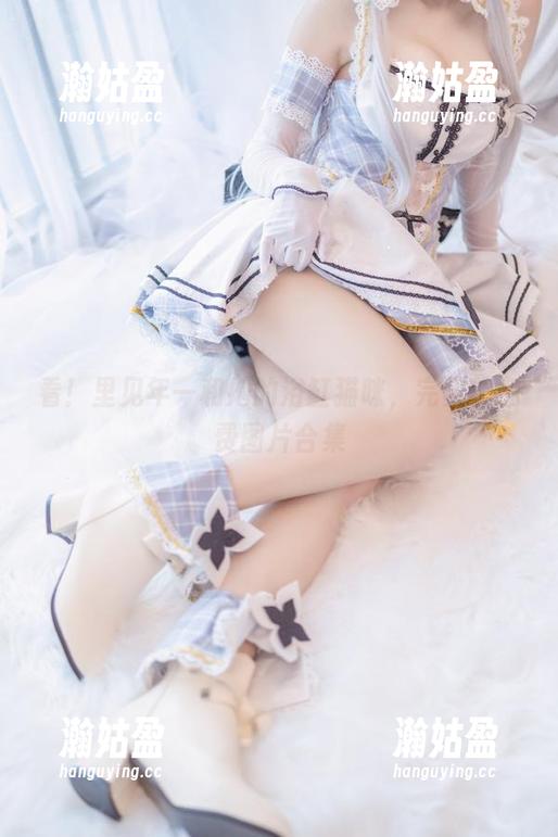 里见年一 看!里见年一和她的浴缸猫咪,完美的免费图片合集