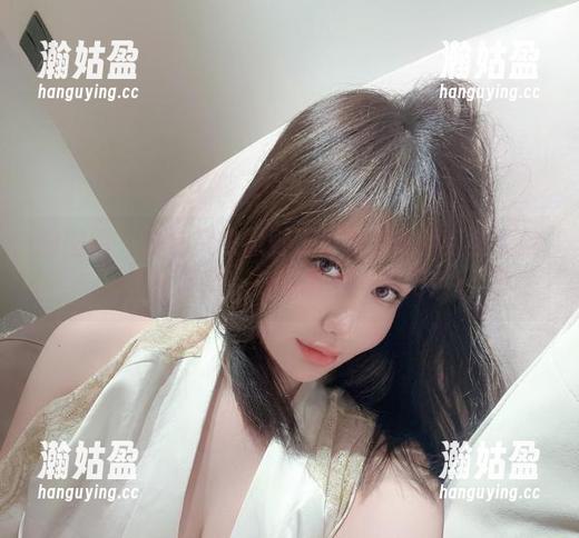 微密圈 - 阿色又来撒野了！看看她的红色蕾丝丁裤写真，分享你的感受吧！