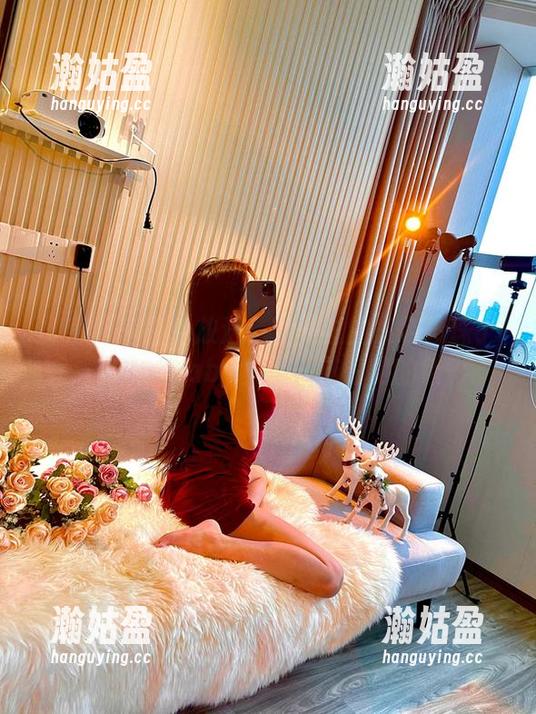 黎允熙baby 微密圈 - 图包放送!没见过的紫色珍珠丁裤,黎允熙baby真是一抹惊艳的色彩。