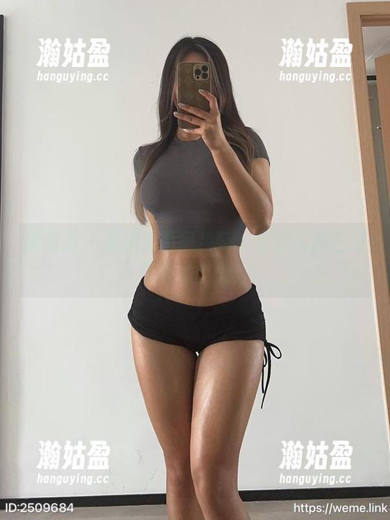 微密圈 - 黑饱宝画风独特，套装写真在这里释放魅力！